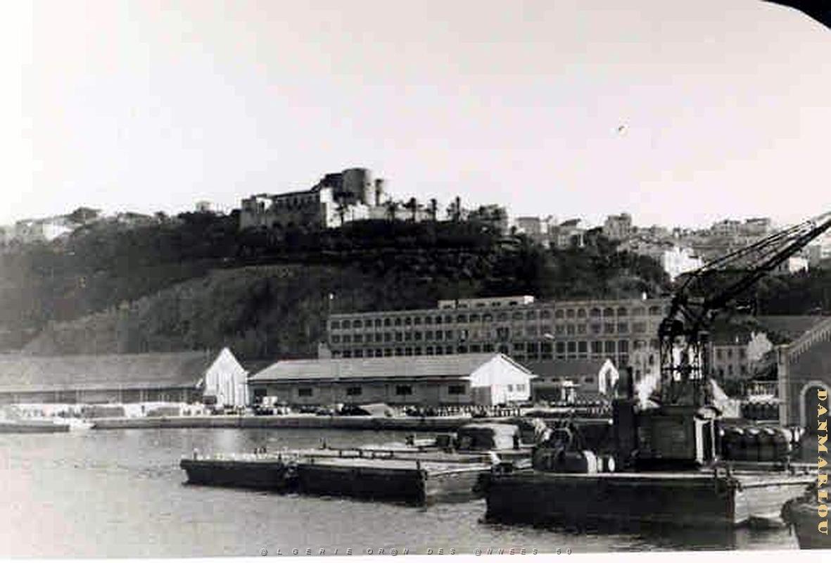 ORAN Chateau Neuf et usine Bastos.jpg